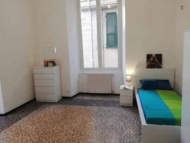 Room for rent with double bed Genova