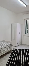 Chambre à louer dans un appartement en colocation à Napoli