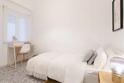 Quarto para alugar com cama de casal em Alicante-alacant