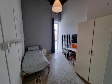 Renting rooms by the month in Napoli