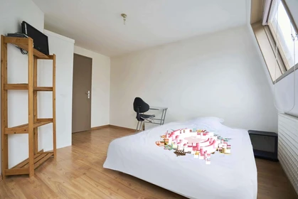 Renting rooms by the month in Roubaix