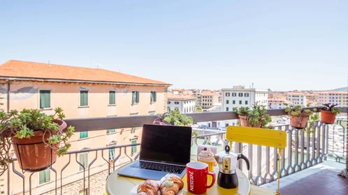 Dairenin tamamı konumu Piazza dei Legnami, 26, 57123 Livorno LI, Italy, 22 32 görüntüsü