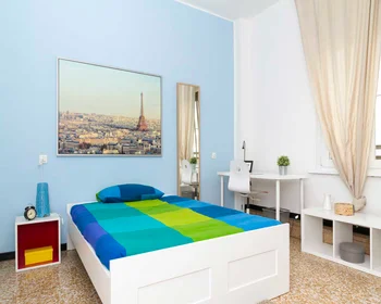 Chambre privée à Viale Carlo Espinasse, image 1 de 28