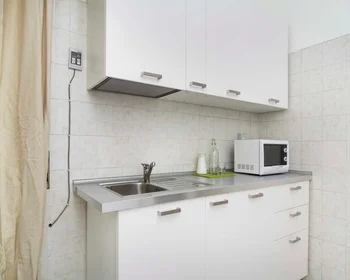 Chambre privée à Viale Carlo Espinasse, image 13 de 28