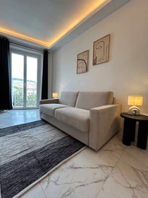 Quarto para alugar num apartamento partilhado em Cannes