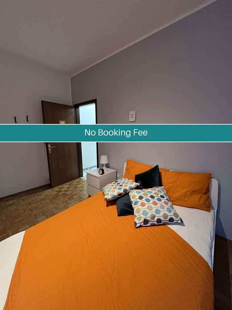 Quarto de estudante em com área de estudo e instalações partilhadas