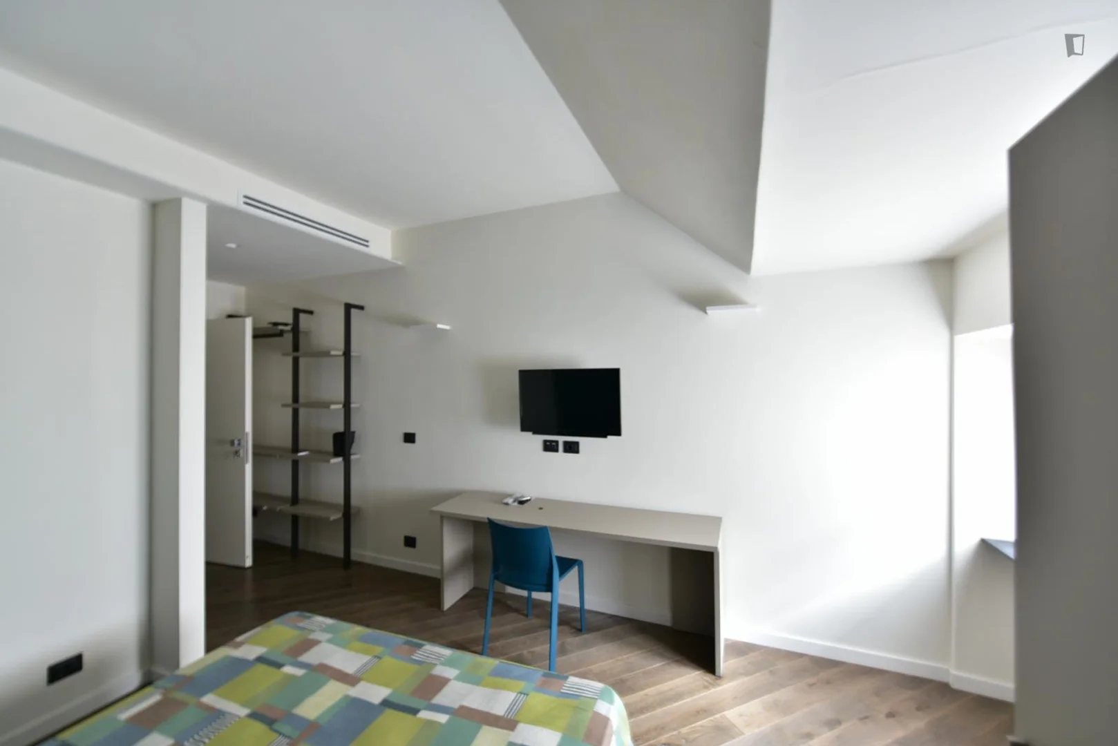 Chambre conviviale pour les étudiants dans  avec des équipements modernes