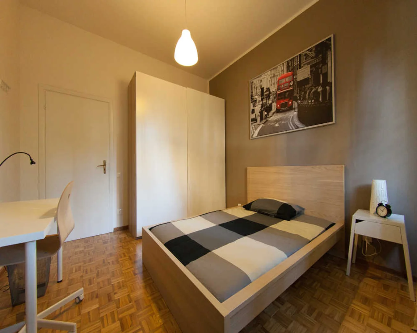 Habitación acogedora para estudiantes disponible en 