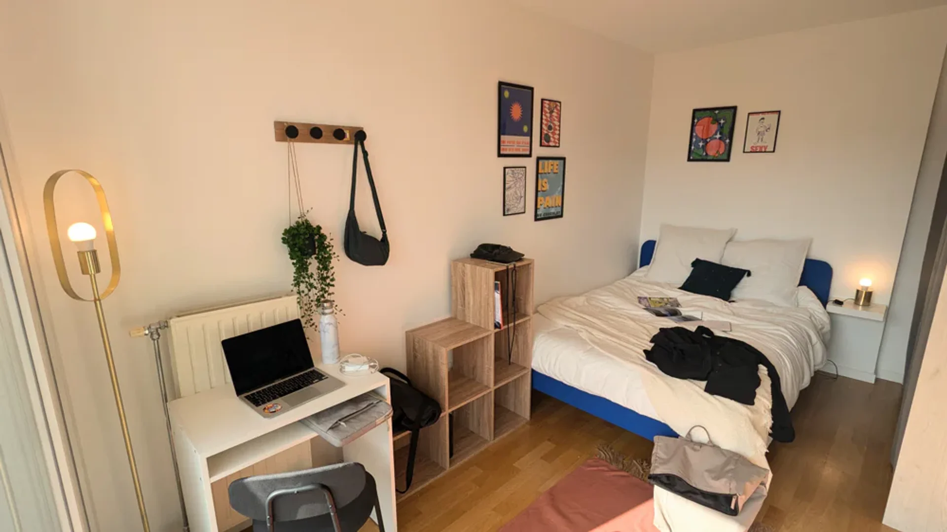 Habitación estudiantil económica con ubicación conveniente en 