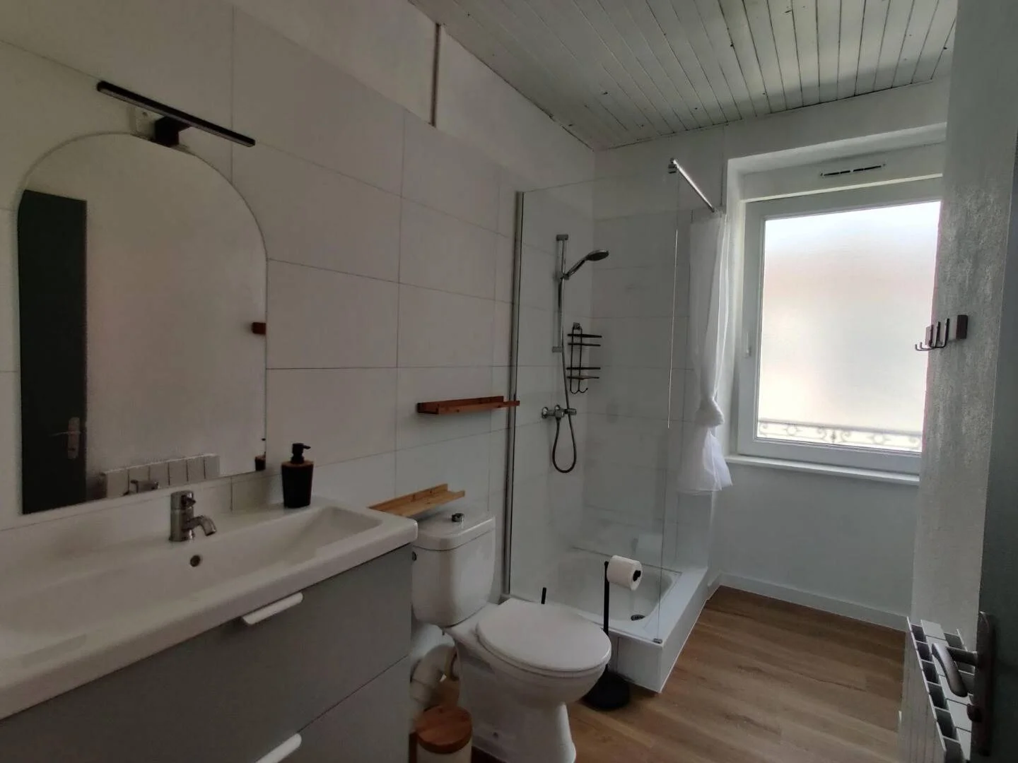 'de öğrenci dairesinde, tamamen mobilyalı kiralık oda
