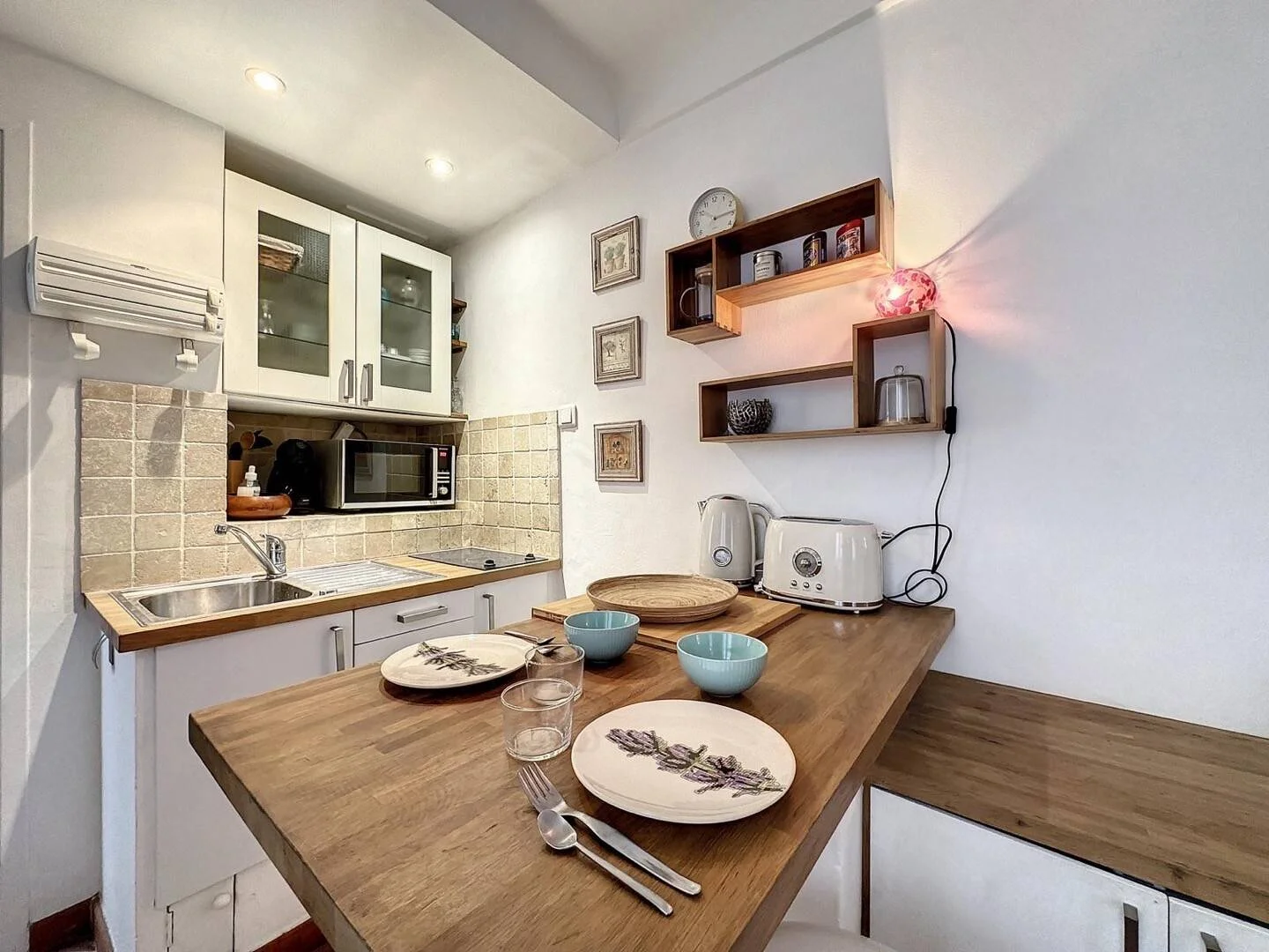 Room for rent in student apartment in , fully furnished