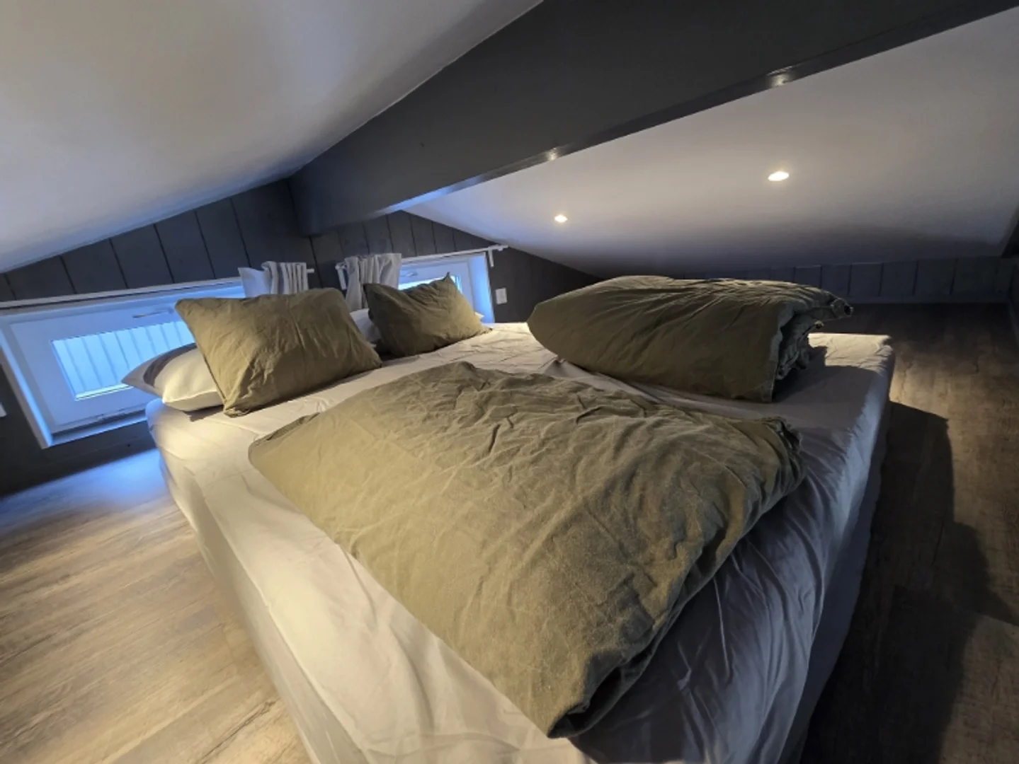 Cozy room for students available in 