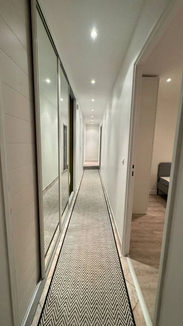 Quarto de estudante confortável e espaçoso em 