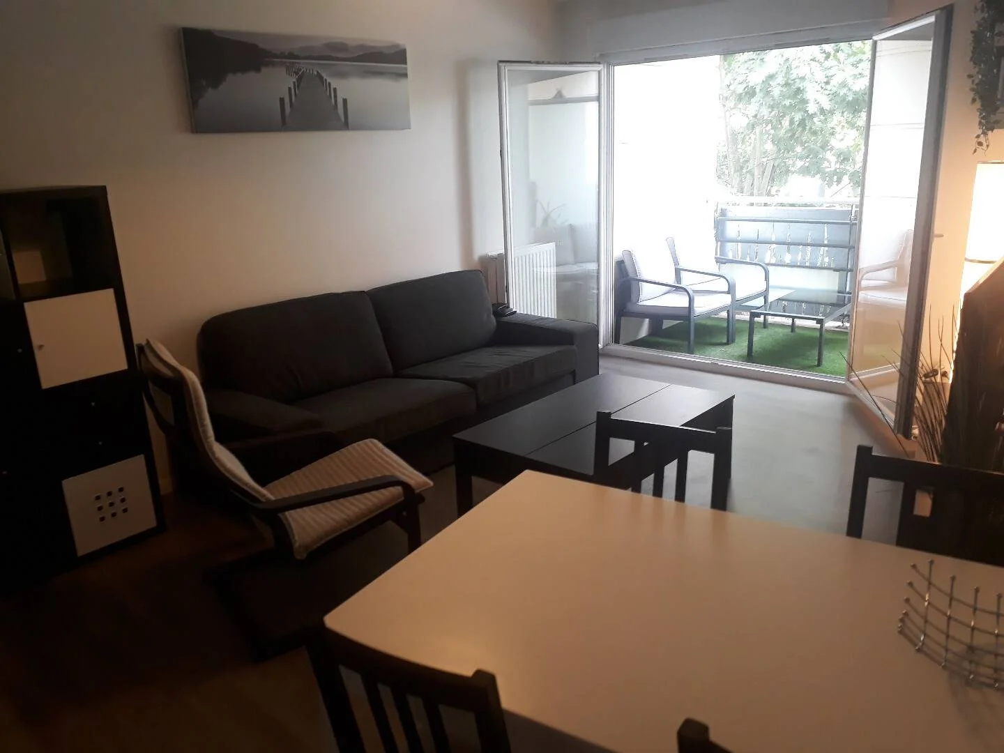 Habitación estudiantil luminosa y aireada con fácil acceso a la universidad en 