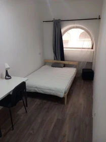 Habitación privada muy luminosa en Budapest