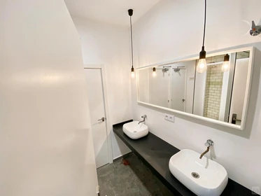 Shared room at City Center, Granada, image 30 of 32