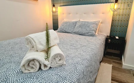 {area} içinde 3 yatak odalı konaklama