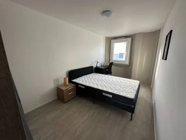 Private room at Noisy-le-grand, 93160, image 12 of 16