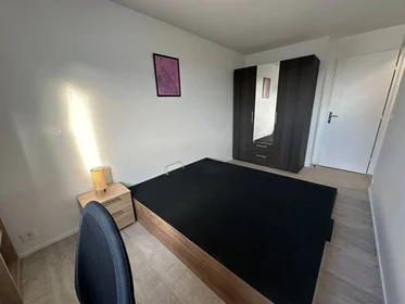 Private room at Noisy-le-grand, 93160, image 9 of 16