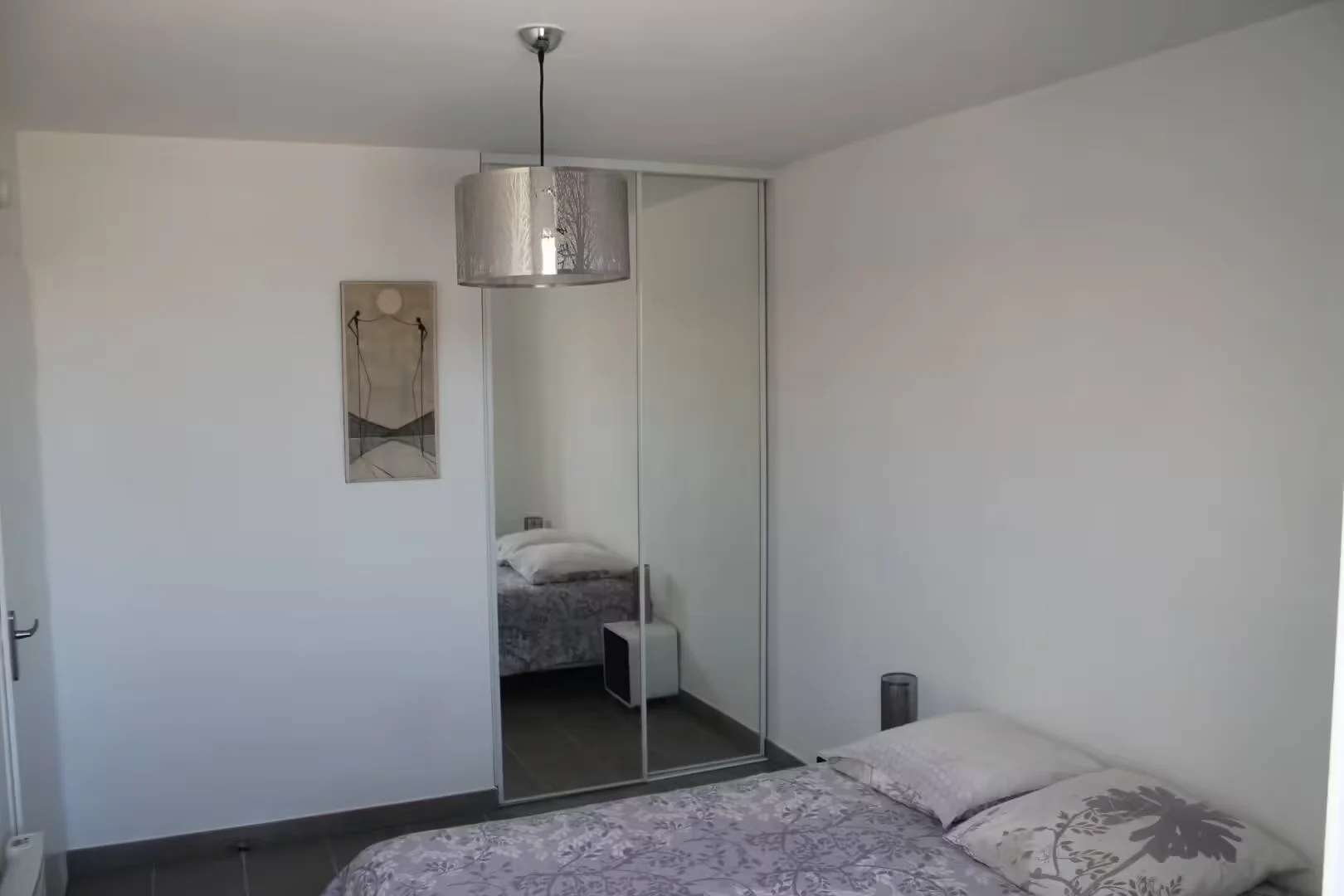 Chambre abordable pour les étudiants avec un bon éclairage dans 
