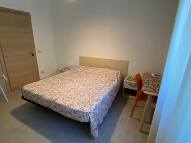 Room for rent in a shared flat in Parma