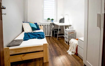 Habitación en alquiler con cama doble {area}
