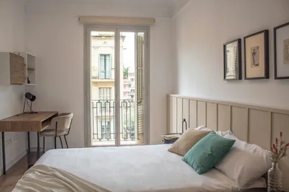 Shared room at Carrer de Muntaner, Sant Gervasi-Galvany, image 2 of 10