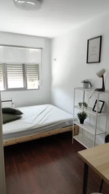 Habitación privada muy luminosa en Leganes