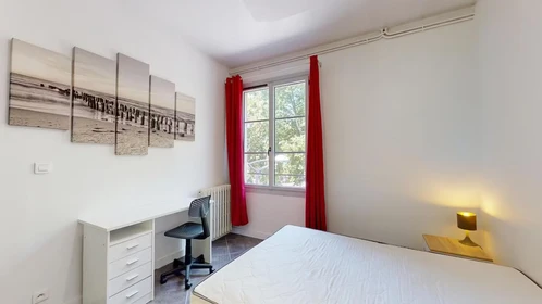 Quarto para alugar com cama de casal em Poitiers