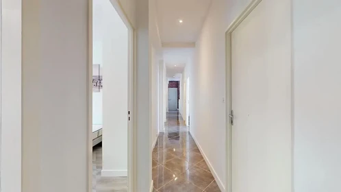 Quarto privado em Rue de l'Intendant Le Nain, , imagem 10 de 10
