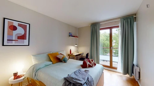 Cheap private room in Issy-les-moulineaux