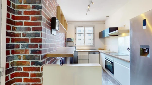 Habitación privada en 9 Rue De L'intendant Le Nain, imagen 25 de 34