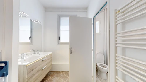 Habitación privada en 9 Rue De L'intendant Le Nain, imagen 29 de 34