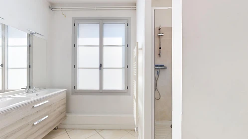 Habitación privada en 9 Rue De L'intendant Le Nain, imagen 31 de 34