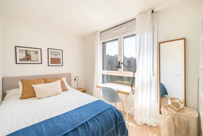 Quarto para alugar num apartamento partilhado em Madrid