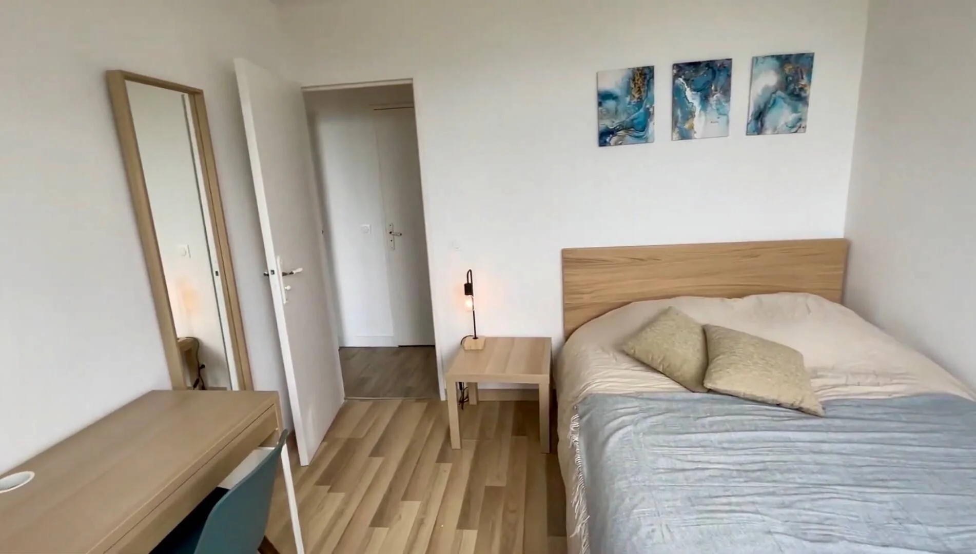 Quarto acolhedor para estudantes disponível em 