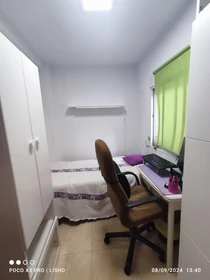 Habitación privada muy luminosa en Leganes