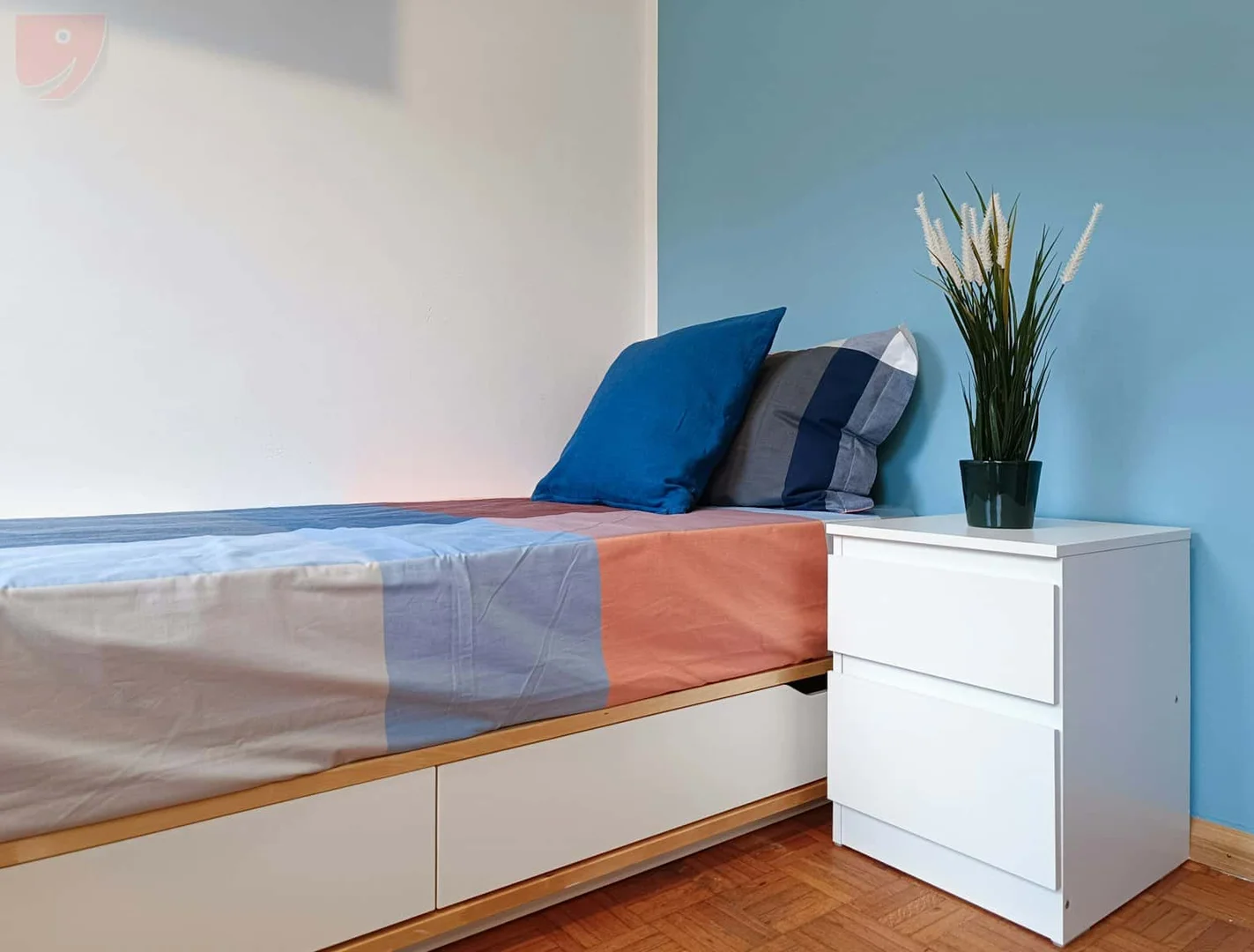 Cozy room for students available in 
