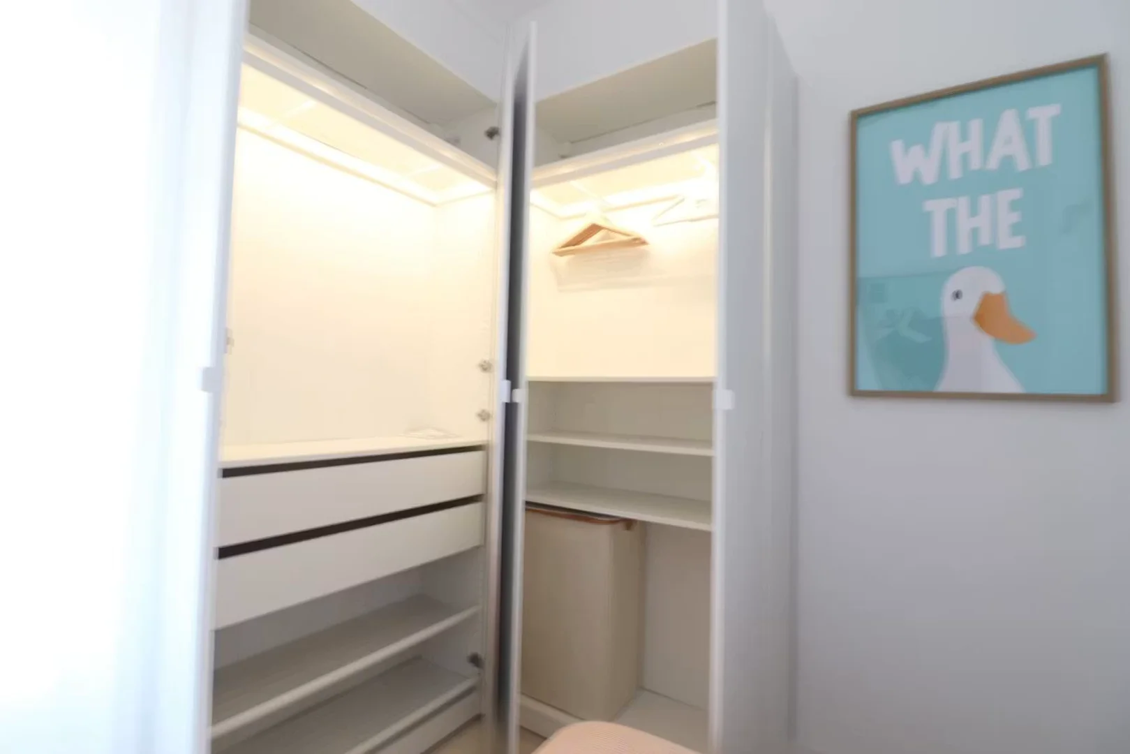 Room for rent in student apartment in , fully furnished
