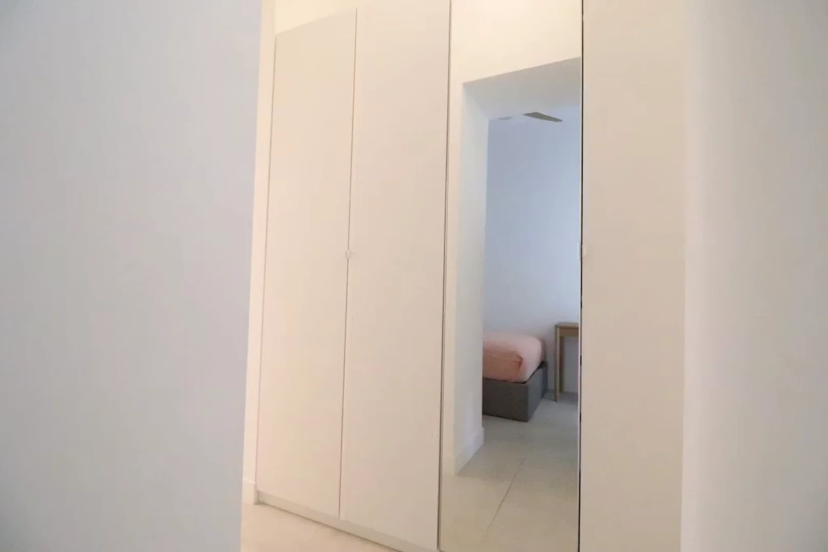 Comfortable and spacious student room in 