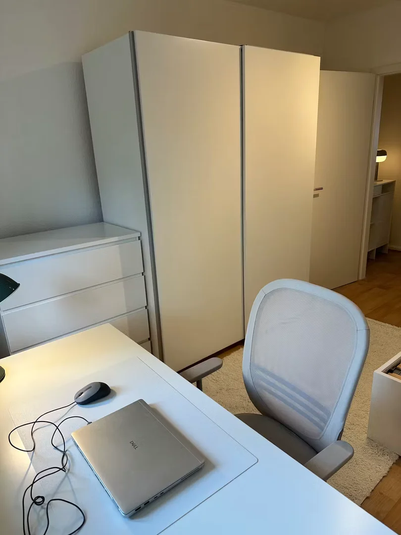 Habitación asequible para estudiantes con buena iluminación en 