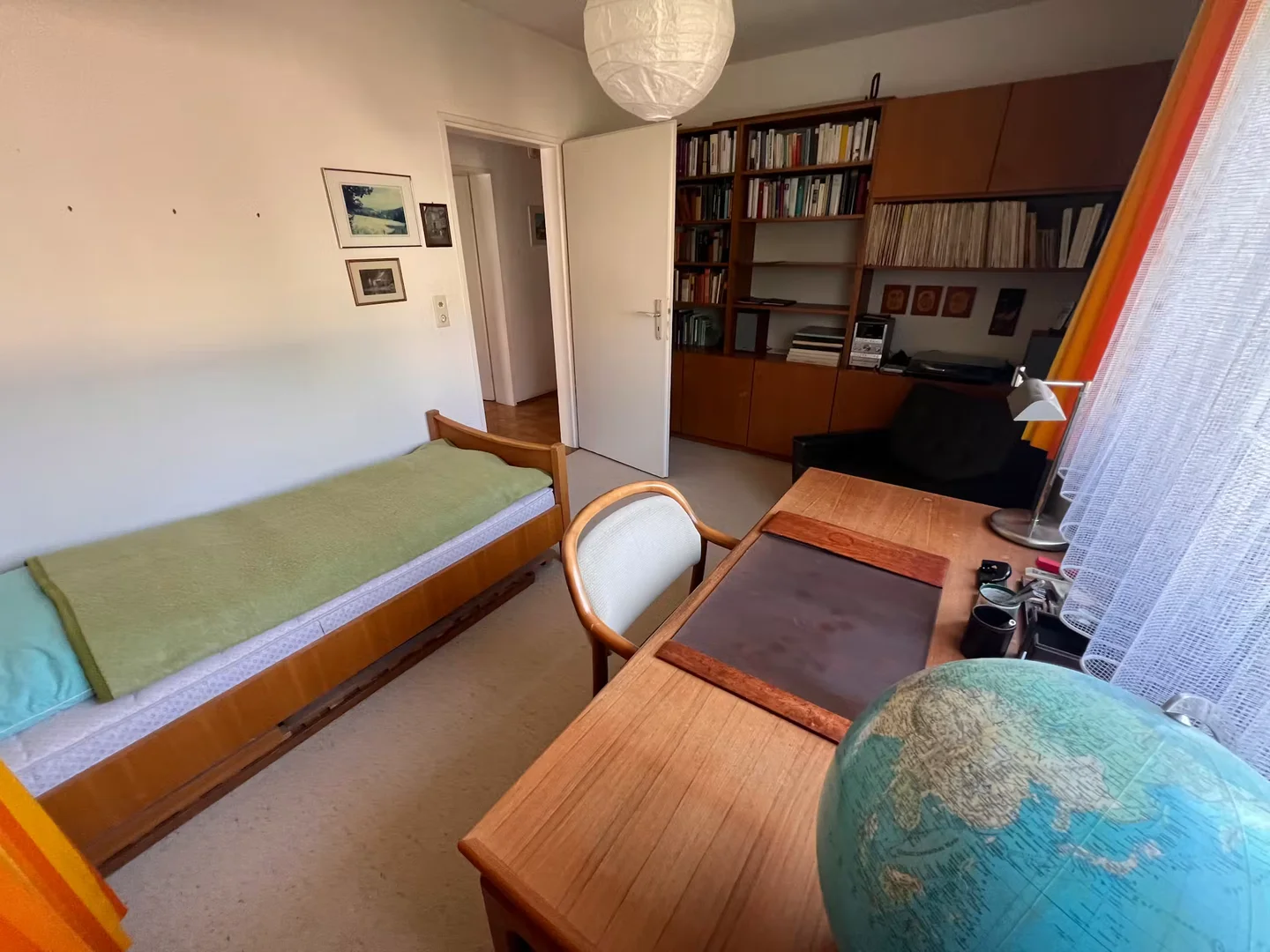 Habitación estudiantil económica cerca del campus en 