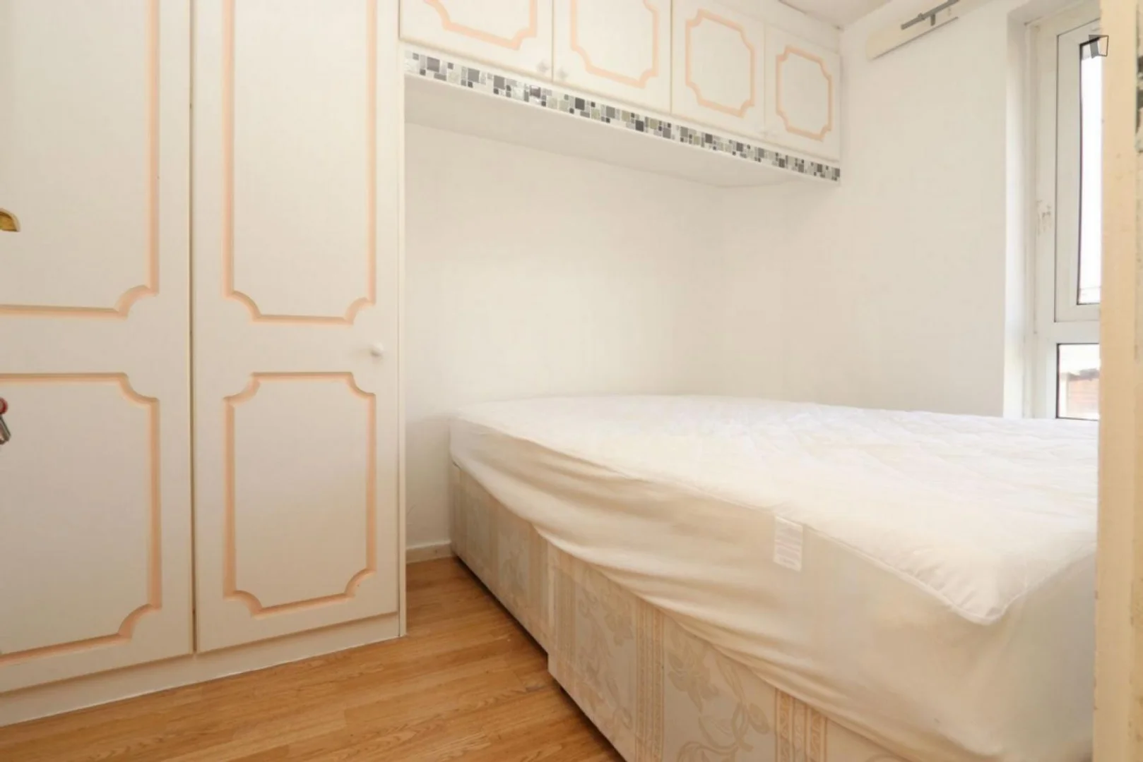 Habitación en apartamento estudiantil en alquiler en , completamente amueblado