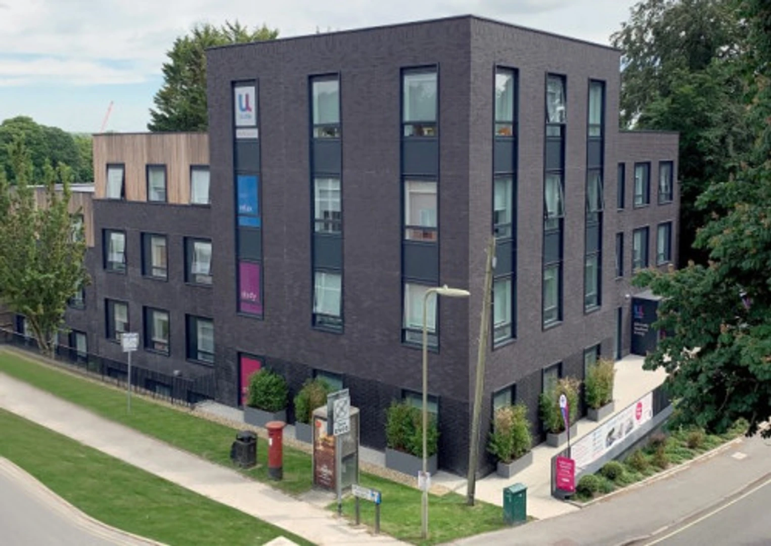 Student-friendly room in  with modern amenities