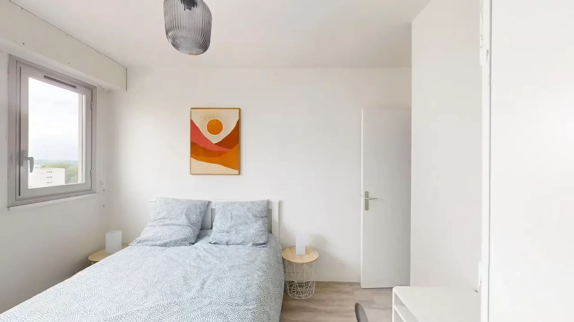 Quarto de estudante económico com localização conveniente em 