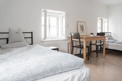 Quarto para alugar com cama de casal em Salzburg