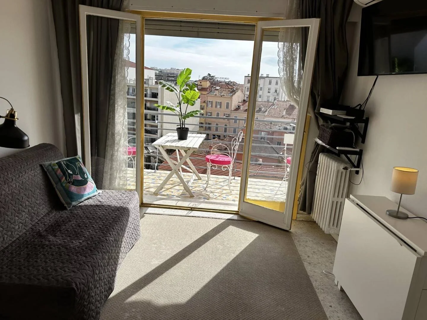 Student-friendly room in  with modern amenities