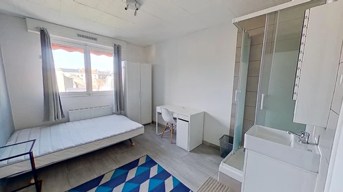 Cheap private room in Le-havre