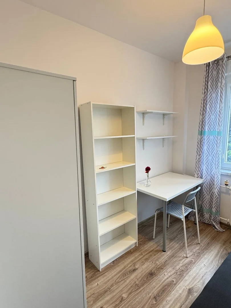 Budget-friendly student room close to campus in 