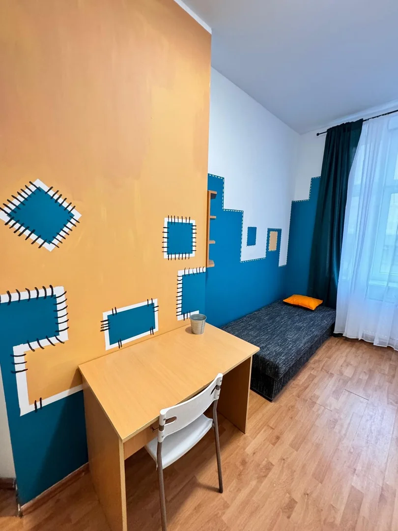 Funktionelles Studentenzimmer perfekt zum Studieren in 